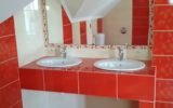 Ванная комната в красном цвете, Коммунаров 12